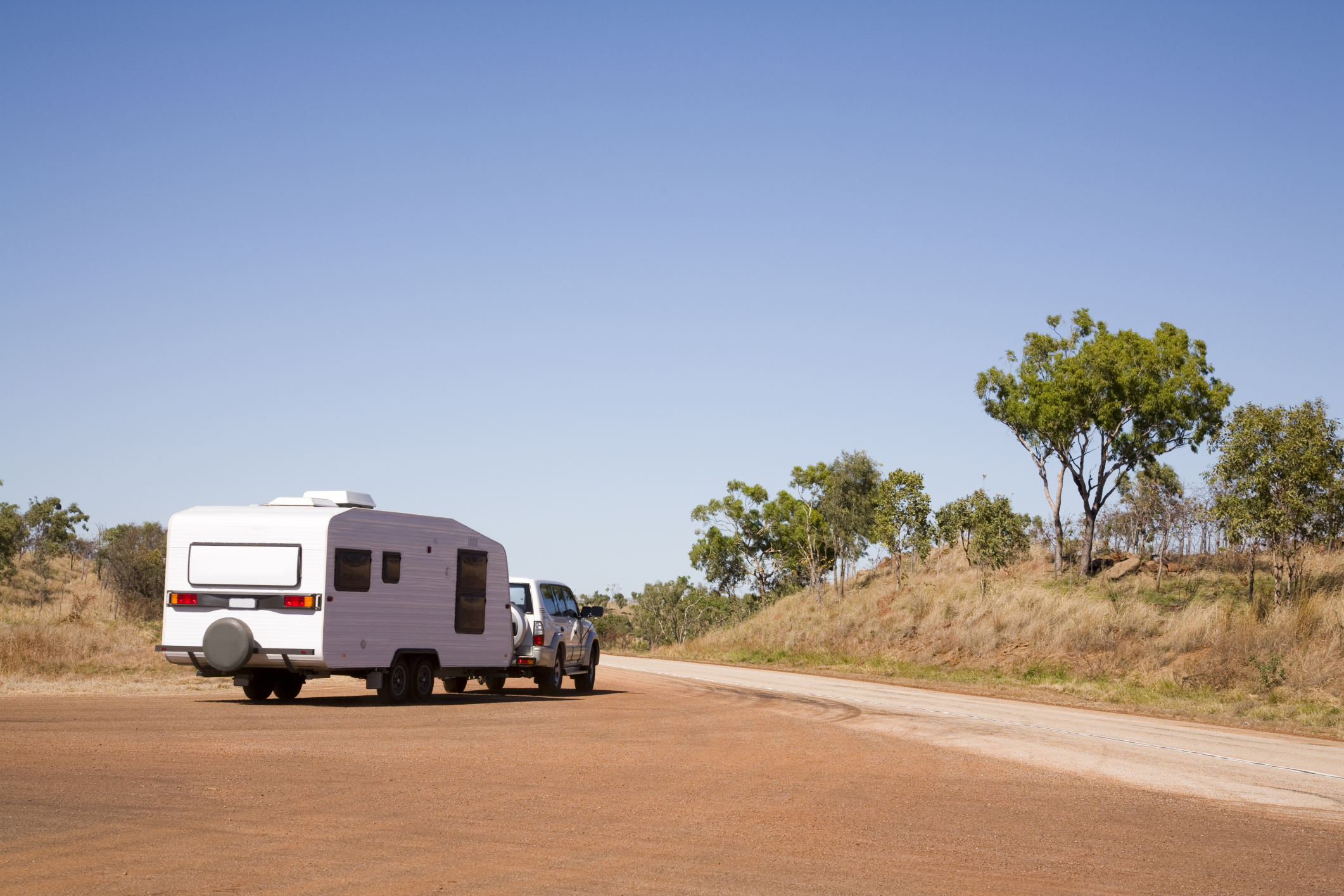 can you travel around australia without a caravan